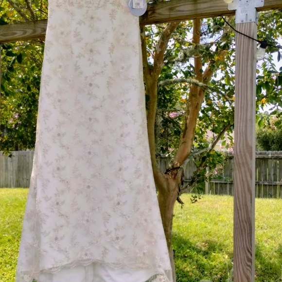 NWT Elegant Oleg Cassini ivory spaghetti strap size 16 wedding gown - Picture 2 of 16